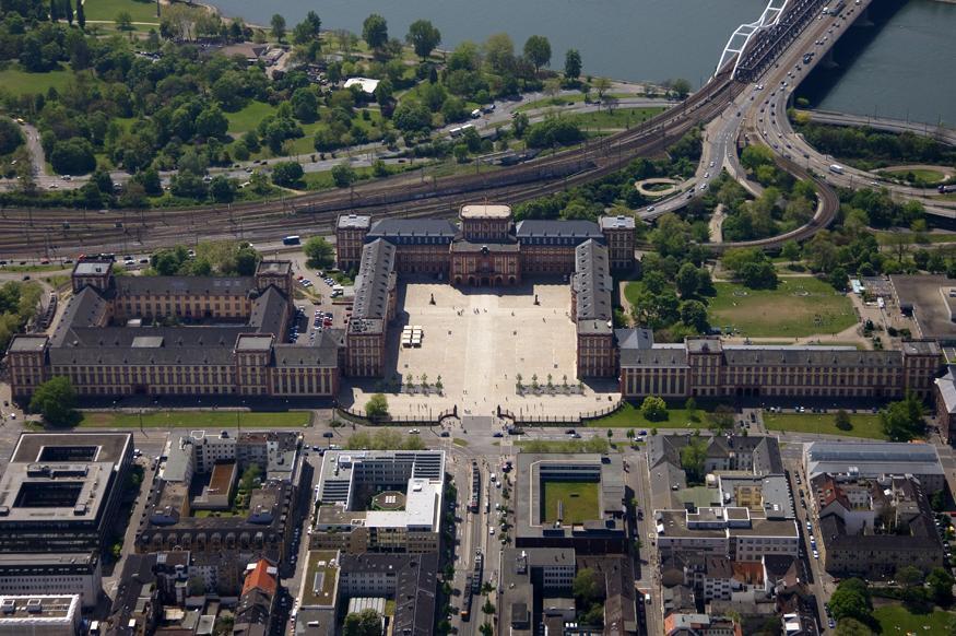 Luftansicht von Schloss Mannheim