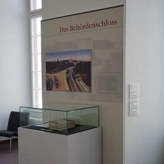 Barockschloss Mannheim, Vitrine im Ausstellungsbereich „Das Schloss durch die Jahrhunderte“ 