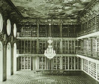 Bibliothek von Schloss Mannheim, historische Aufnahme vor 1945