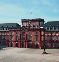 Foto: Staatliche Schlösser und Gärten Baden-Württemberg Mittelbau des Barockschlosses Mannheim