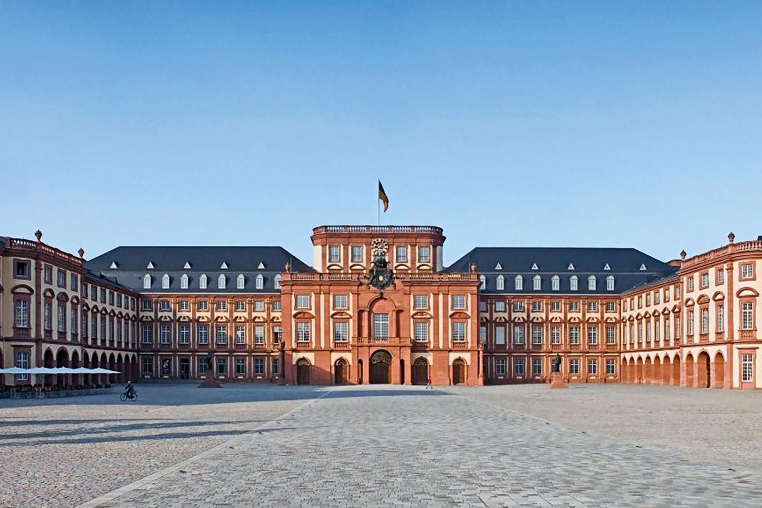 Barockschloss Mannheim, Außenansicht