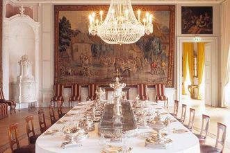 Barockschloss Mannheim, Tafel mit Hofsilber im 1. Vorzimmer