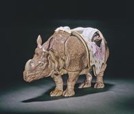 Foto: Staatliche Schlösser und Gärten Baden-Württemberg, Arnim Weischer Nashorn aus Porzellan aus dem Barockschloss Mannheim