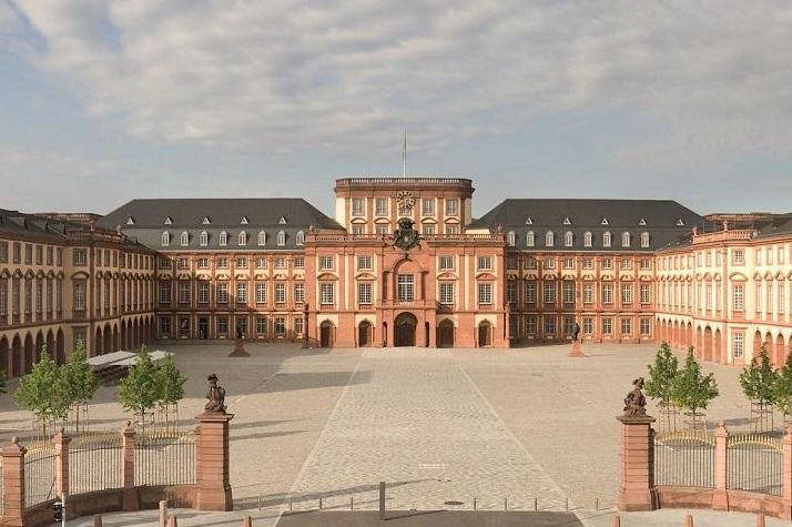 Barockschloss Mannheim, Ehrenhof
