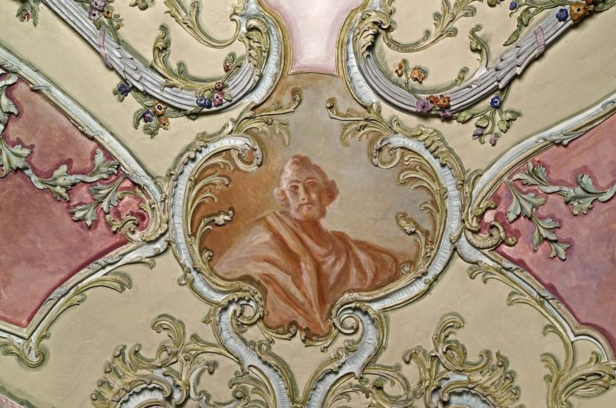 Porträtkartusche im Bibliothekskabinett von Schloss Mannheim