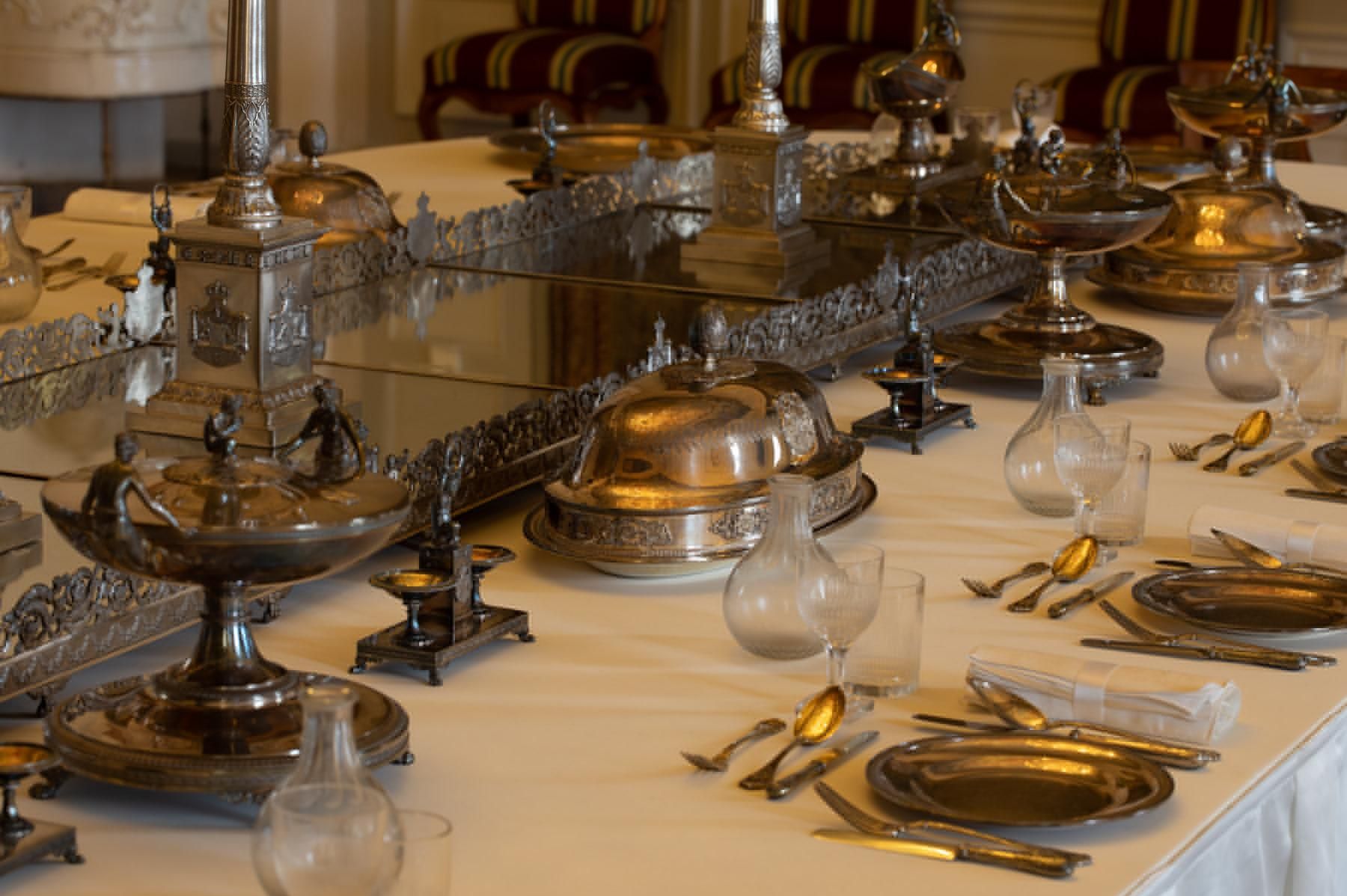 Barockschloss Mannheim, Detailaufnahme Badisches Hofsilber im Speisezimmer