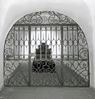 Crypt of the former palace chapel with the sarcophagus of Carl Philipp's third wife, palace church in Mannheim Palace