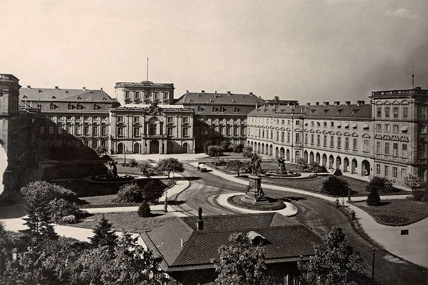 Mannheim Baroque Palace, historical photograph of the main courtyard