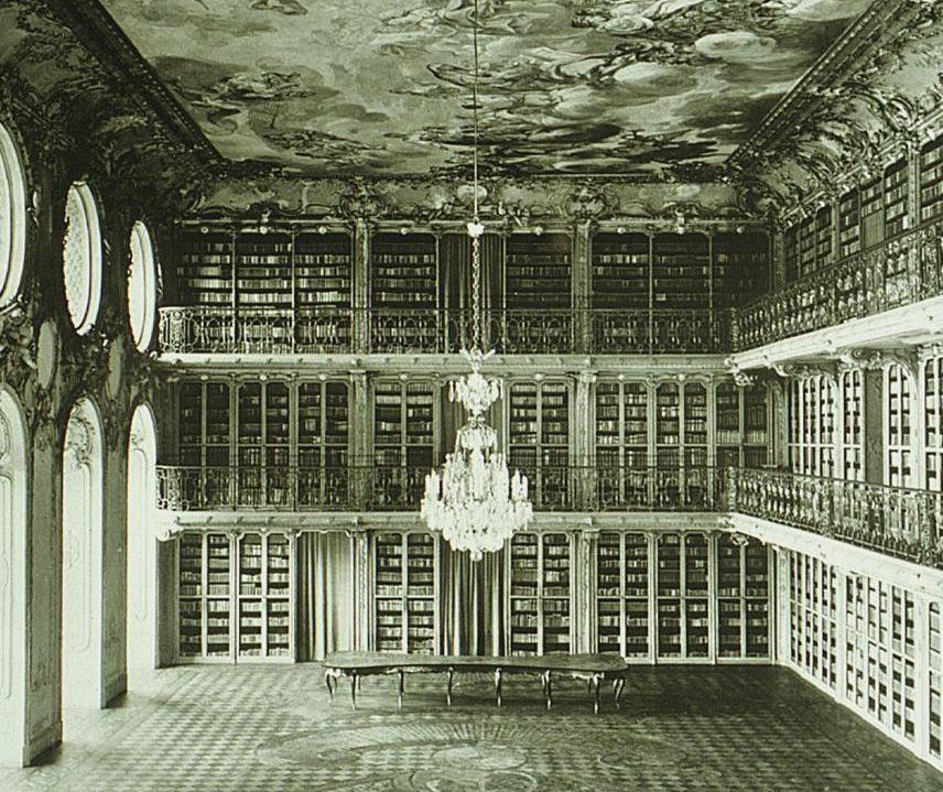 Library Cabinet in Mannheim Palace, historical photograph before 1945