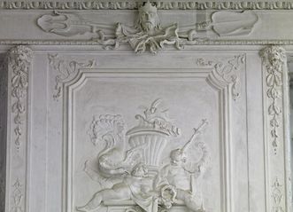 Stuckrelief von Paul Egell im Haupttreppenhaus von Schloss Mannheim, um 1728