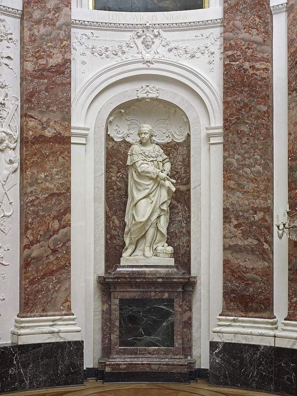 Château Baroque de Mannheim , Statue de Carl Theodor dans le salon des chevaliers